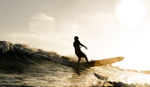 Preview wallpaper surfer, surfing, waves, sunset, glare, bokeh