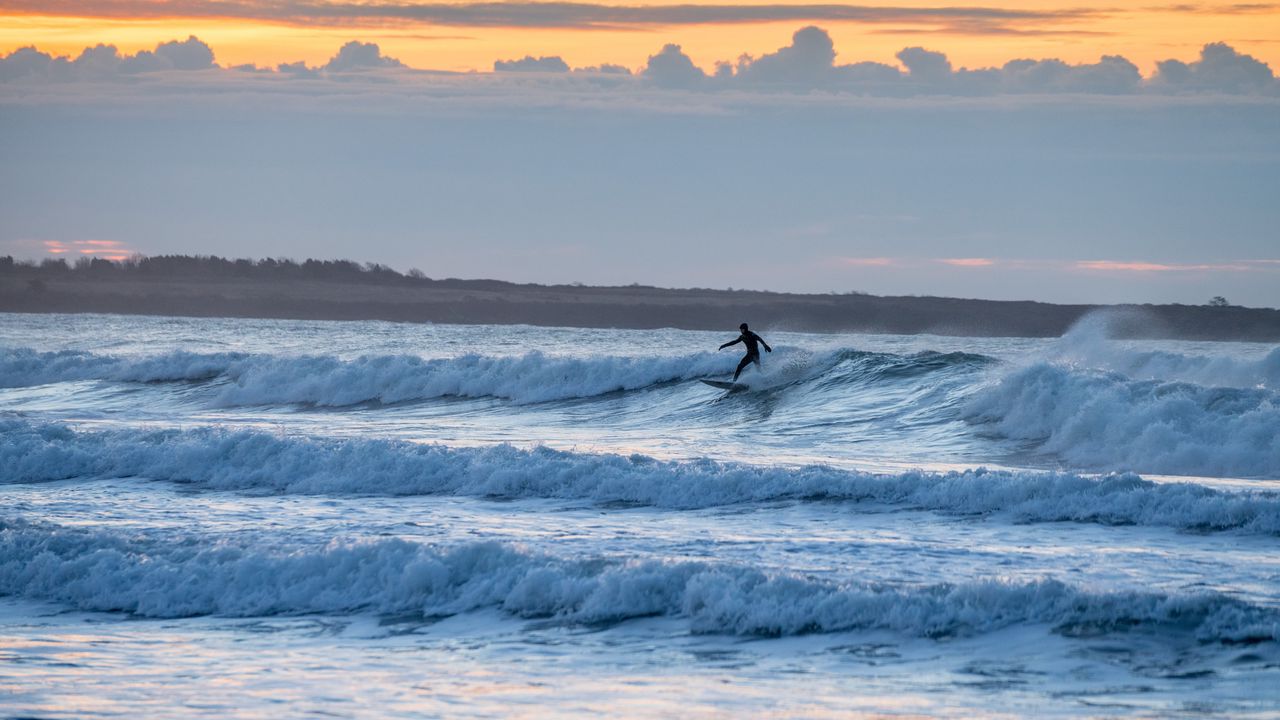 Wallpaper surfer, surfing, waves, ocean, dusk