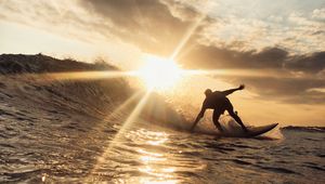 Preview wallpaper surfer, wave, sun, ocean, sunlight, glare