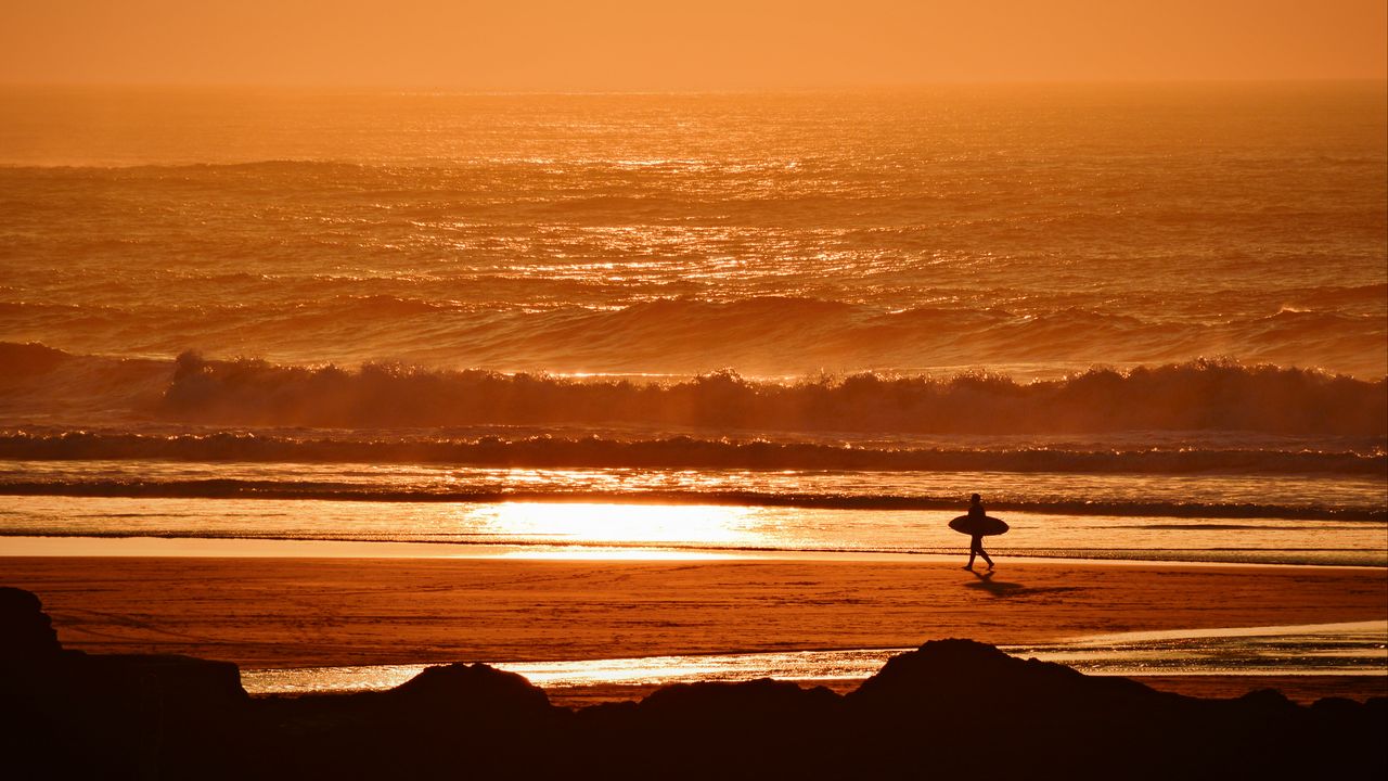 Wallpaper surfer, waves, sunset, ocean