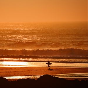 Preview wallpaper surfer, waves, sunset, ocean