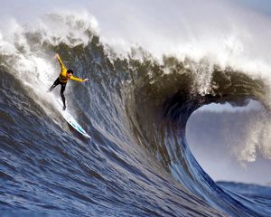 Preview wallpaper surfing, guy, wave, splashes, crest, extreme, hands, balance