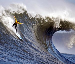 Preview wallpaper surfing, guy, wave, splashes, crest, extreme, hands, balance