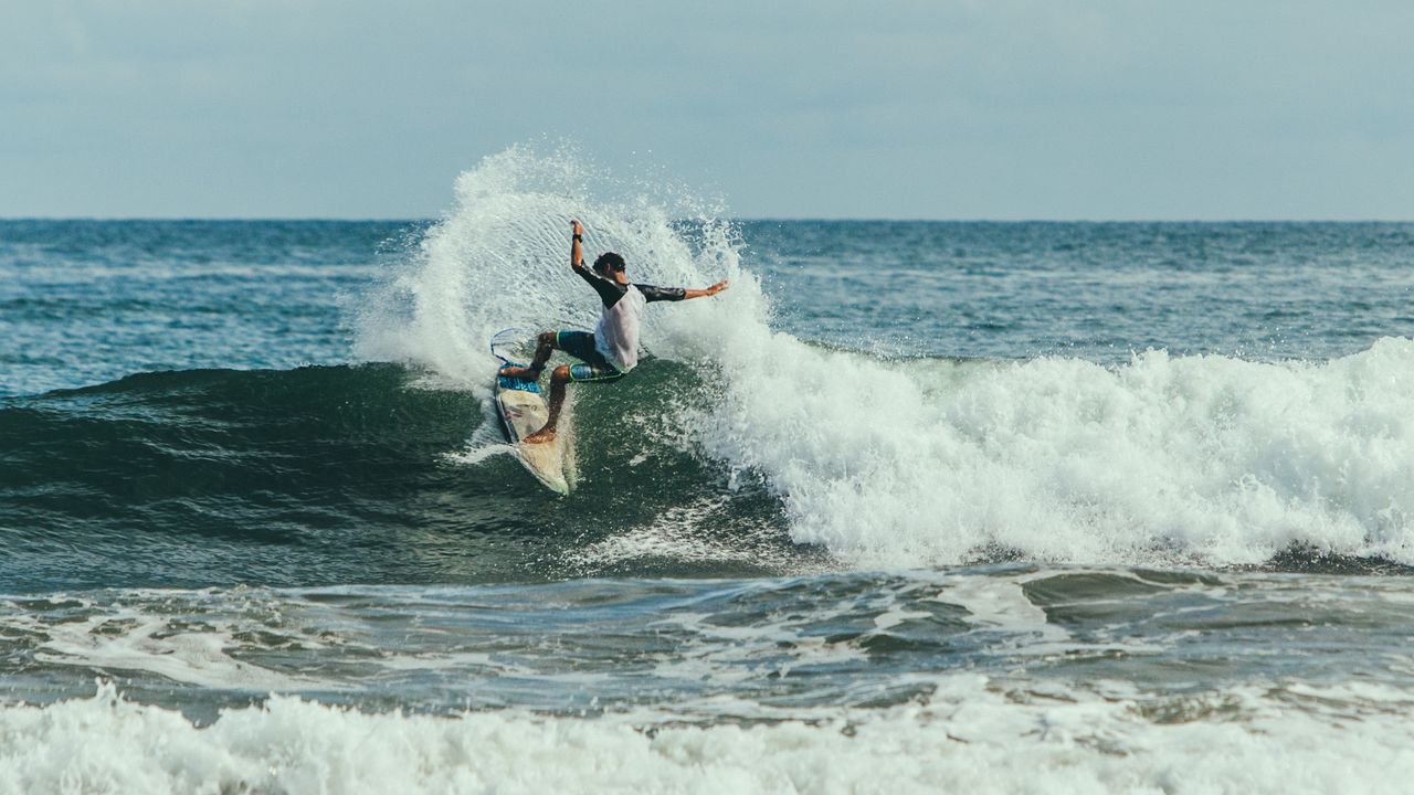 Wallpaper surfing, surfer, trick, wave