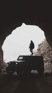 Preview wallpaper suv, jeep, tunnel, silhouette, man