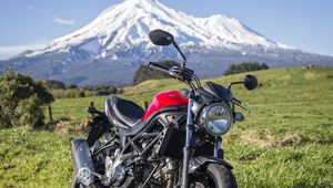 Preview wallpaper suzuki, bike, motorcycle, side view, mountains