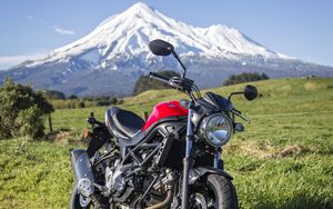 Preview wallpaper suzuki, bike, motorcycle, side view, mountains