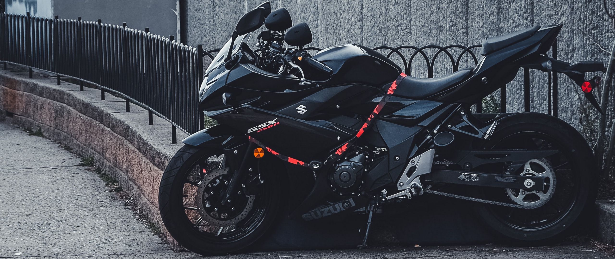 2560x1080 Wallpaper suzuki, motorcycle, bike, black, parking