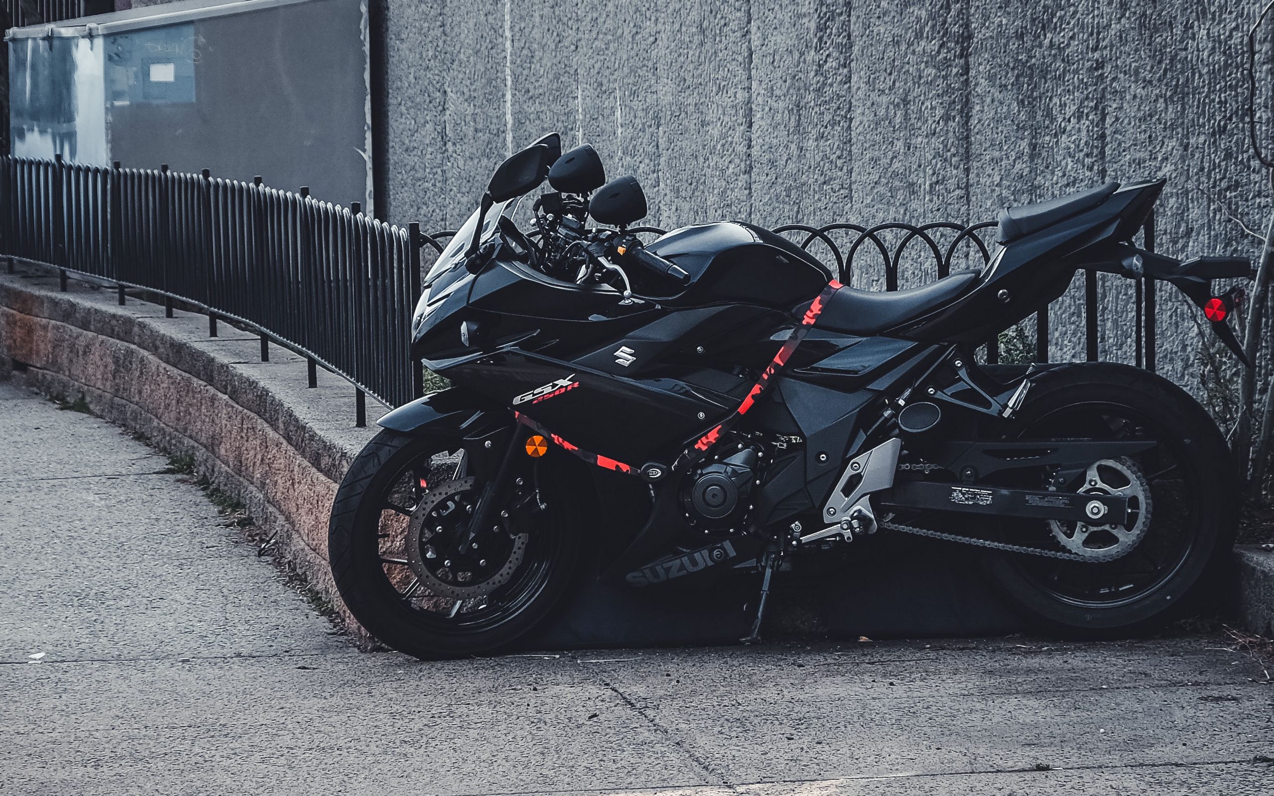 2560x1600 Wallpaper suzuki, motorcycle, bike, black, parking