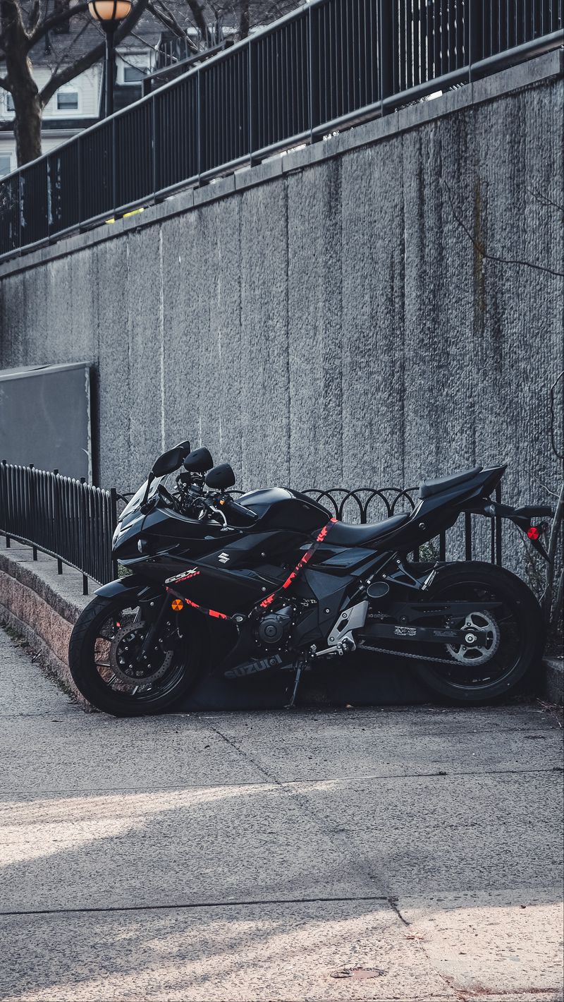 800x1420 Wallpaper suzuki, motorcycle, bike, black, parking