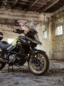 Preview wallpaper suzuki, motorcycle, bike, black, building, ruins