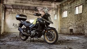 Preview wallpaper suzuki, motorcycle, bike, black, building, ruins