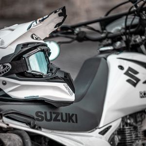 Preview wallpaper suzuki, motorcycle, helmet, bike