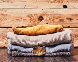 Preview wallpaper sweaters, leaf, dry, autumn, aesthetics