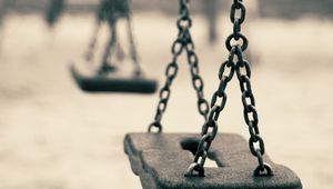 Preview wallpaper swing, chain, close-up, blurred