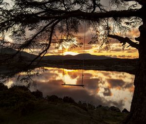 Preview wallpaper swings, river, tree, twilight