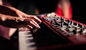 Preview wallpaper synthesizer, keys, fingers, hands, musical instrument, music