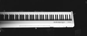 Preview wallpaper synthesizer, keys, music, black and white