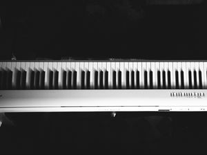 Preview wallpaper synthesizer, keys, music, black and white