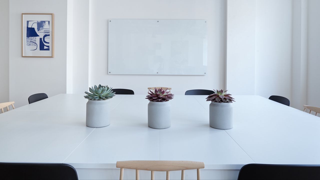 Wallpaper table, office, flowers