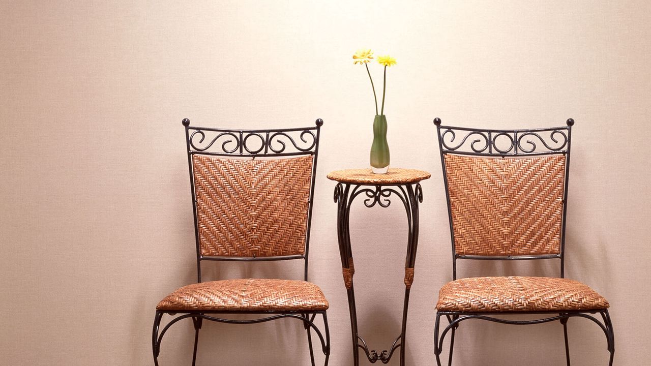 Wallpaper table, vase, chairs, walls, light