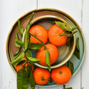 Preview wallpaper tangerines, fruits, leaves, plates