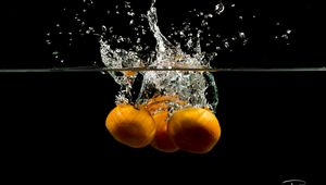 Preview wallpaper tangerines, fruits, water, underwater, spray