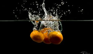 Preview wallpaper tangerines, fruits, water, underwater, spray