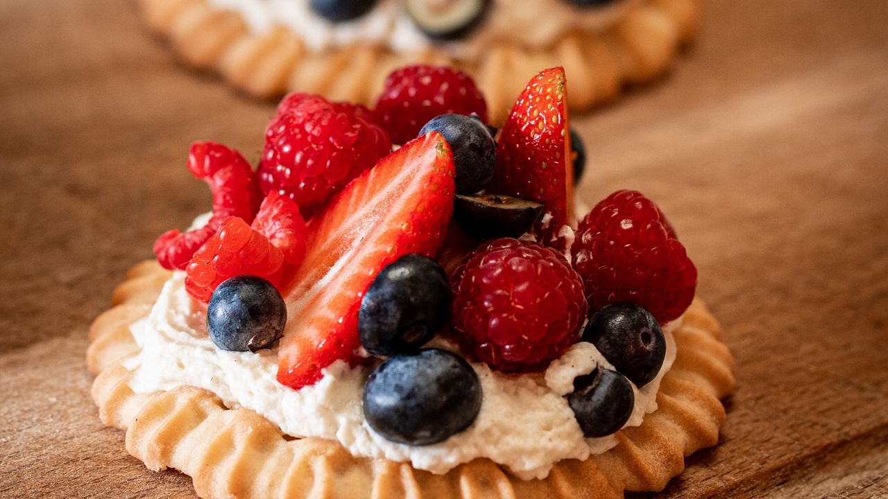 Wallpaper tart, cream, berries, dessert