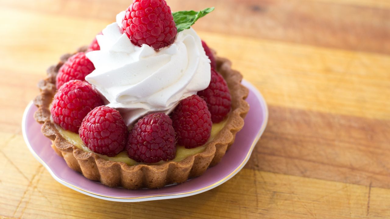 Wallpaper tartlet, berries, cream, raspberry