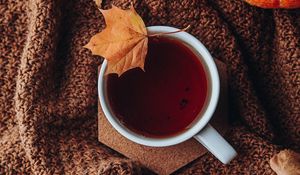 Preview wallpaper tea, cup, autumn, leaves, comfort