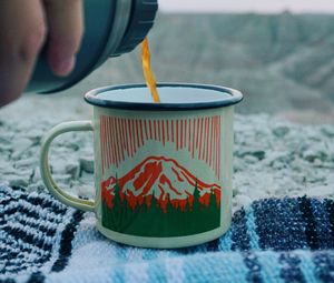 Preview wallpaper tea, cup, camping, thermos, hand