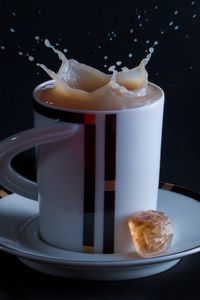 Preview wallpaper tea, drink, splash, ice, cup