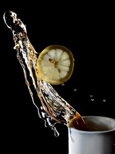 Preview wallpaper tea, glass, lemon, drink, splash