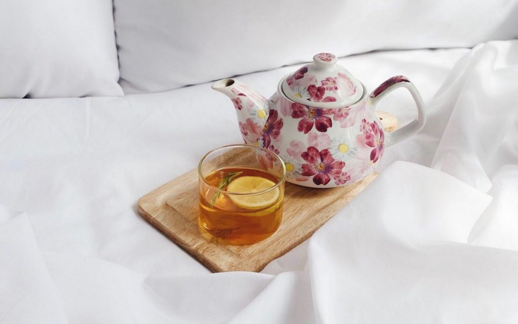 Download Wallpaper 1680x1050 Tea Glass Morning Teapot Drink Aesthetics Widescreen 1610 Hd