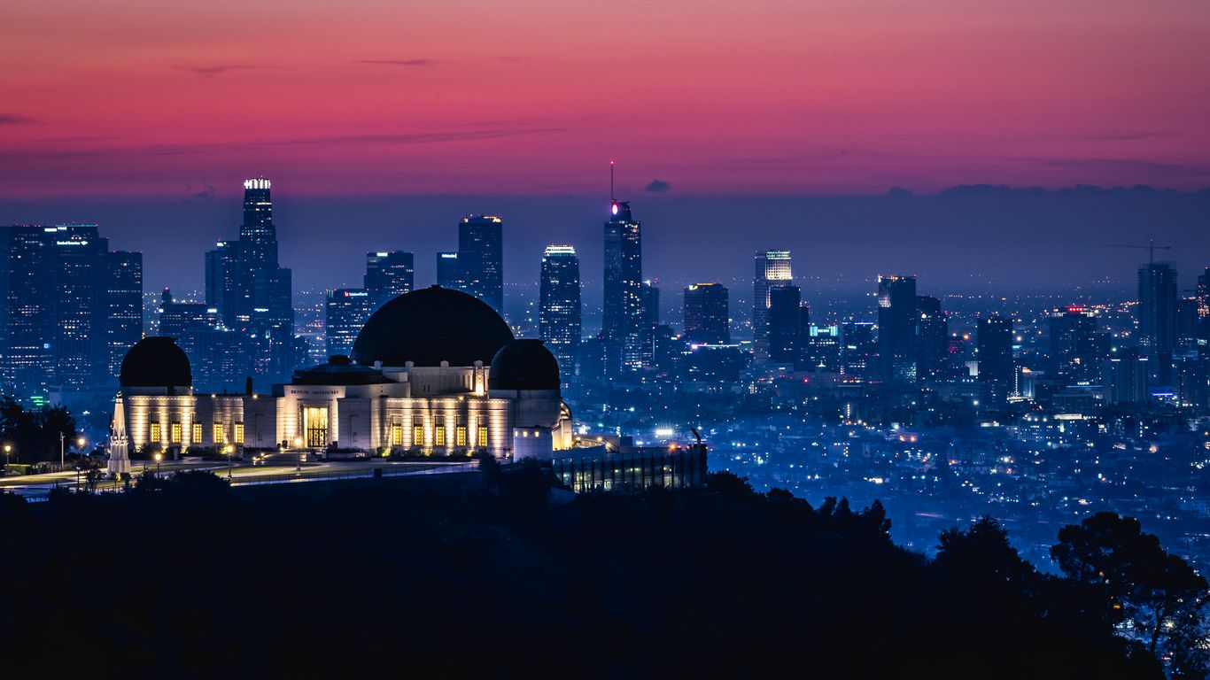 1366x768 Wallpaper temple, night city, glow