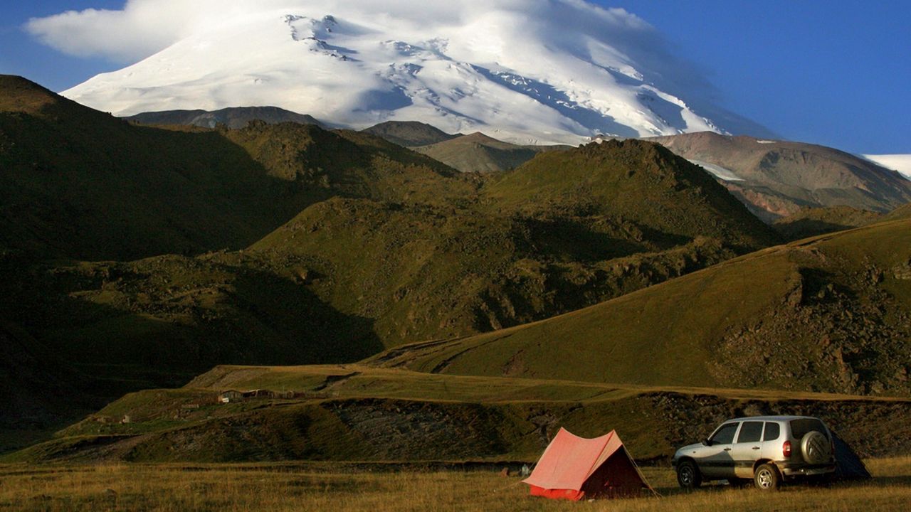 Wallpaper tent, mountains, car, niva shevrolet