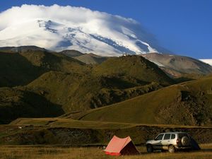 Preview wallpaper tent, mountains, car, niva shevrolet