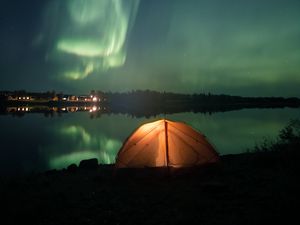 Preview wallpaper tent, night, northern lights, camping, lake