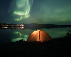 Preview wallpaper tent, night, northern lights, camping, lake