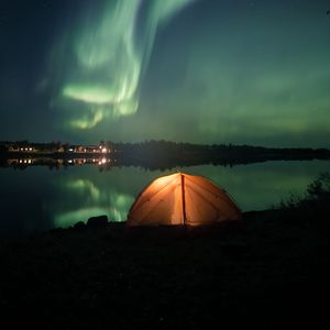 Preview wallpaper tent, night, northern lights, camping, lake