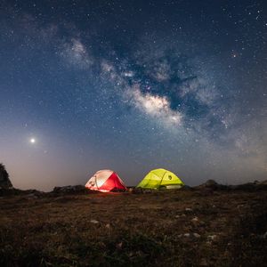 Preview wallpaper tents, glow, starry sky, milky way