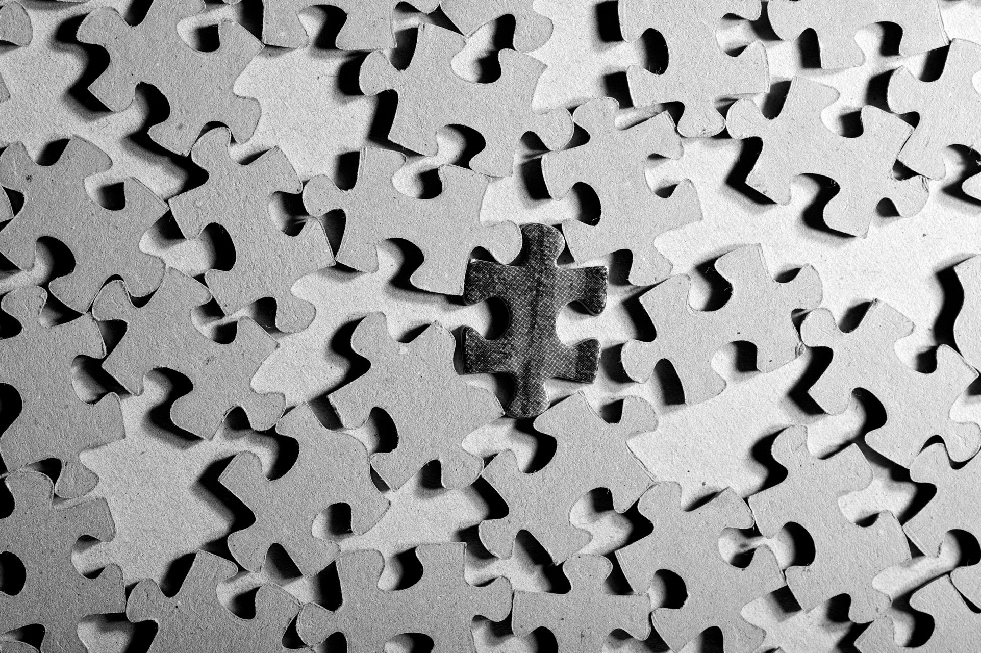 Download wallpaper 1923x1280 texture, puzzle, shape, black white hd