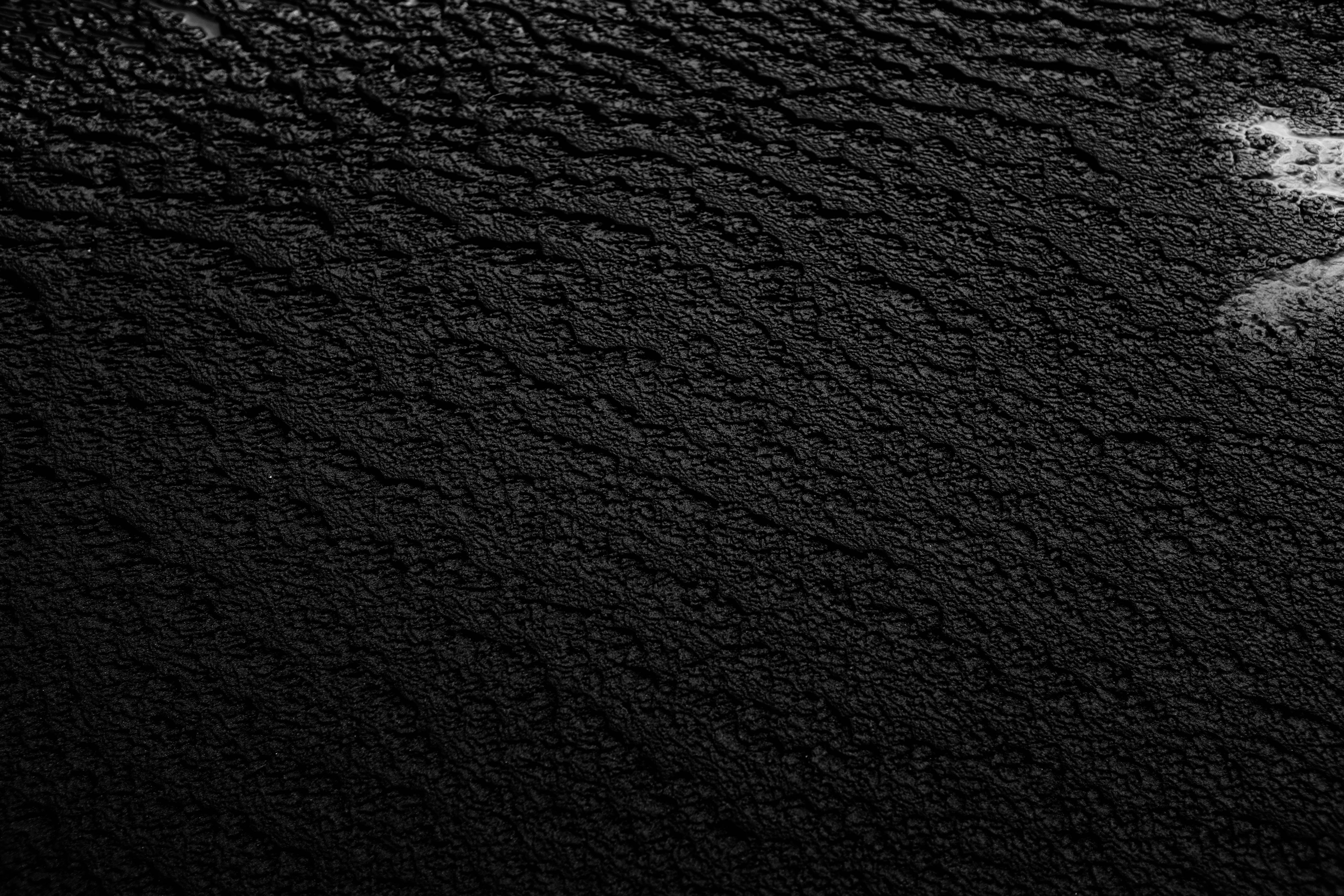 Khám phá hình nền đen embossed độc đáo và sắc nét để tạo sự tinh tế cho màn hình của bạn. Hình nền được cấu tạo bằng kỹ thuật embossed để tạo ra một không gian trông rất chuyên nghiệp. Hãy cùng chiêm ngưỡng những thiết kế đẹp mắt với màu sắc đen huyền bí và hiệu ứng bề mặt hoa văn độc đáo.
