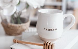 Preview wallpaper thankful, word, cup, white