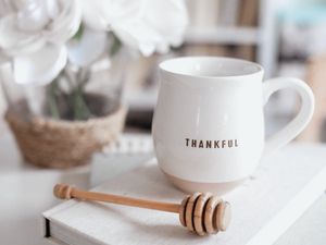 Preview wallpaper thankful, word, cup, white