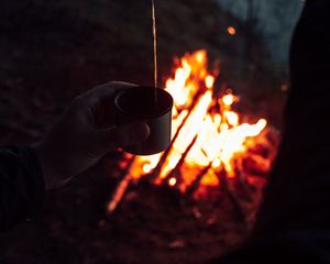 Preview wallpaper thermos, tea, bonfire, dark