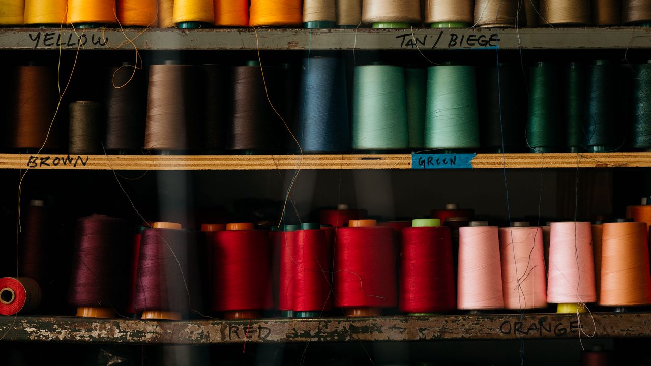 Wallpaper threads, multi-colored, spools