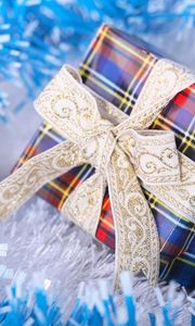 Preview wallpaper tinsel, gift, holiday, christmas, new year