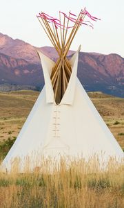 Preview wallpaper tipi, grass, valley, mountains